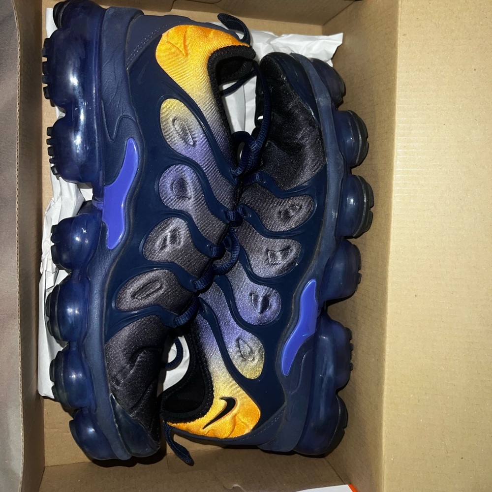 Used Nike Vapormaxes blue/gold Women’s 8